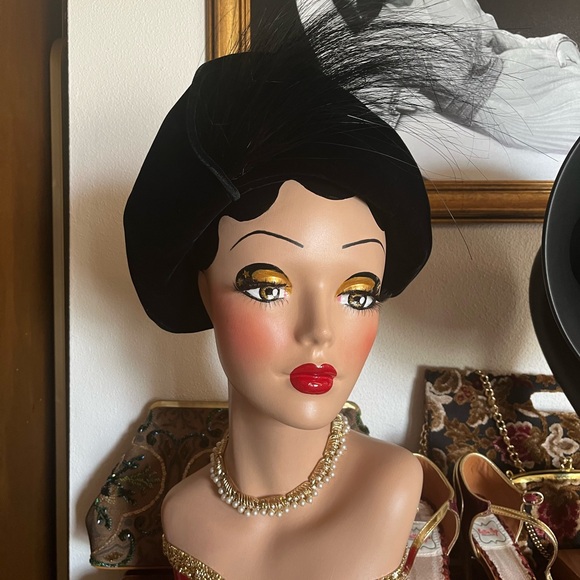 Vintage Meadowbrook of California Elegant Black Velvet & Ostrich Feather Hat - Picture 1 of 7